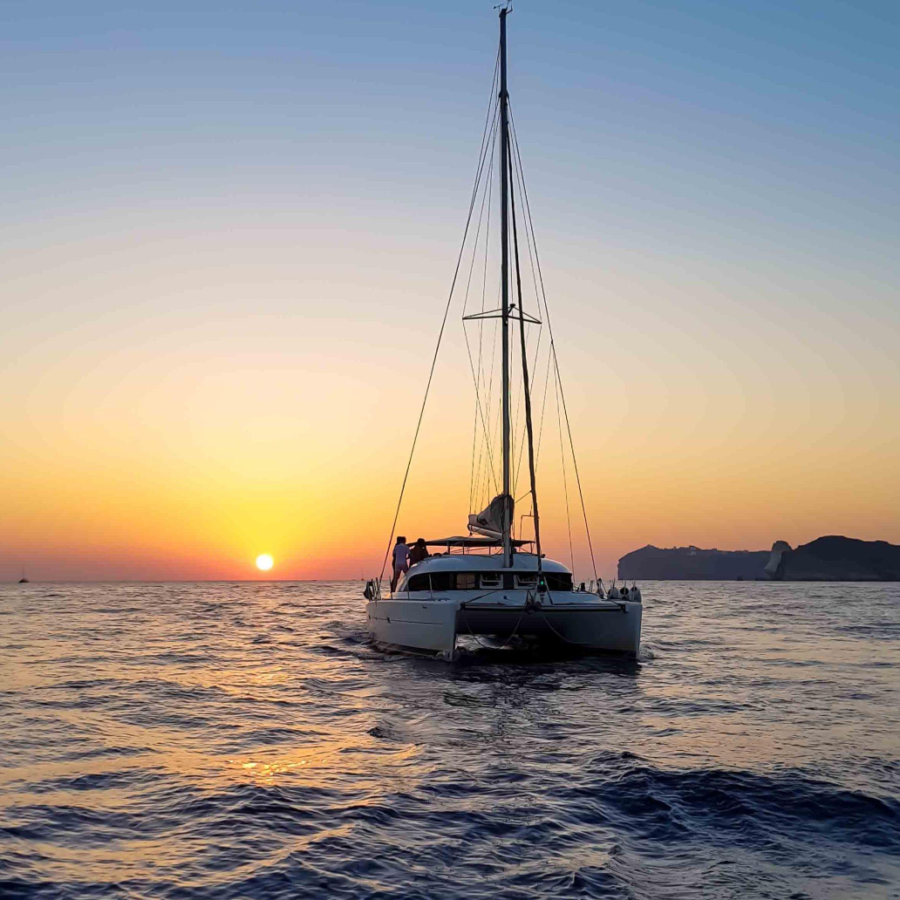 Escapada romántica al atardecer en catamarán (privado)